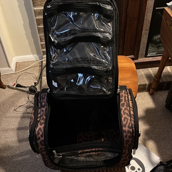 Selling numerous size bags four New the rest slightly used. - Picture 7 of 16